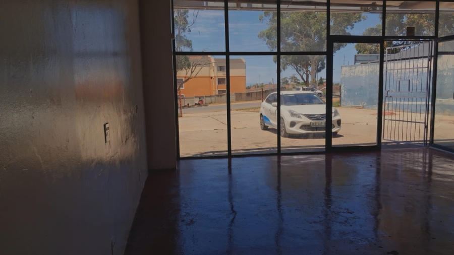 To Let commercial Property for Rent in Amalinda Eastern Cape
